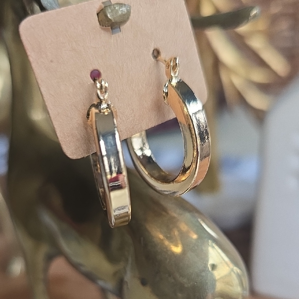 Chic Gold Tone Chunky Hoop Earrings